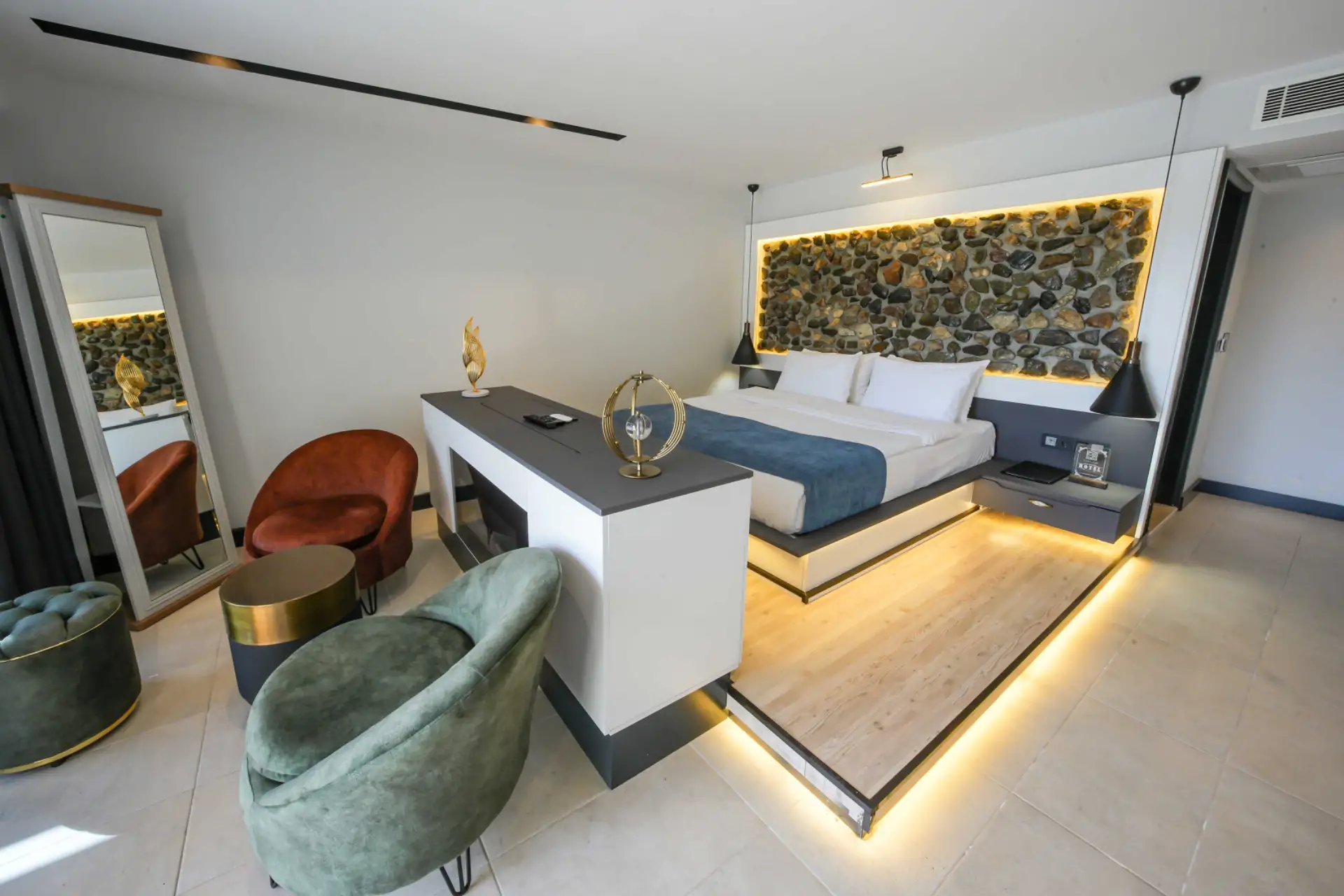 De Luxe Room with Shared Private Pool