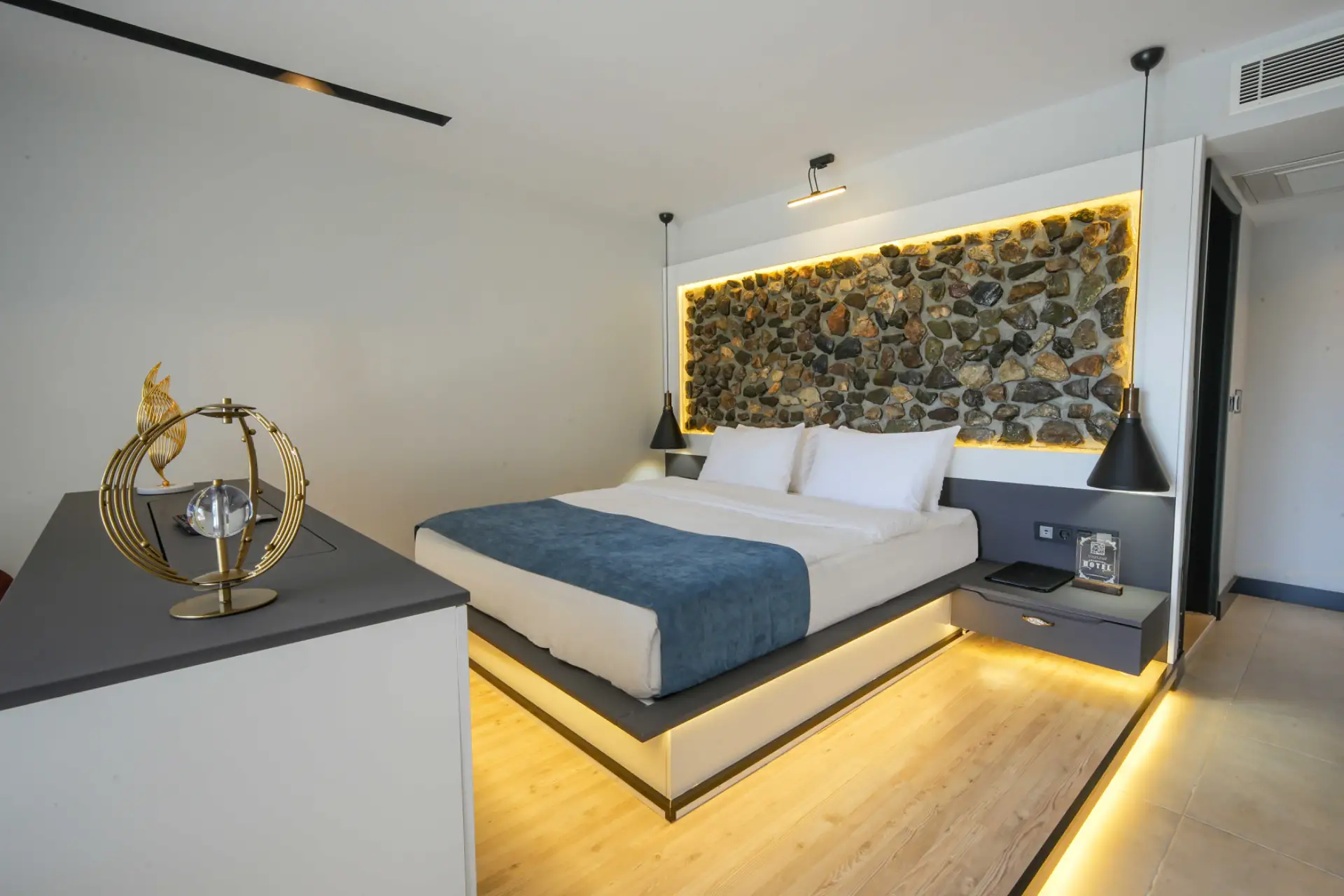 De Luxe Room with Shared Private Pool