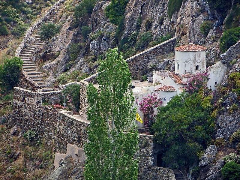 Agio Gala'daki Agio Gala Mağarası